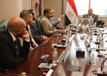 ” الكهرباء”تتابع مع”ساى شيلد” تشغيل منظومة الشحن الموحد