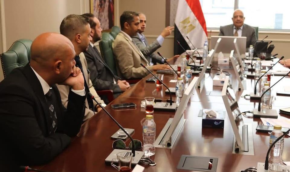 ” الكهرباء”تتابع مع”ساى شيلد” تشغيل منظومة الشحن الموحد