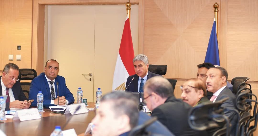 وزير السياحة والآثار يترأس اجتماع مجلس إدارة المجلس الأعلى للآثار