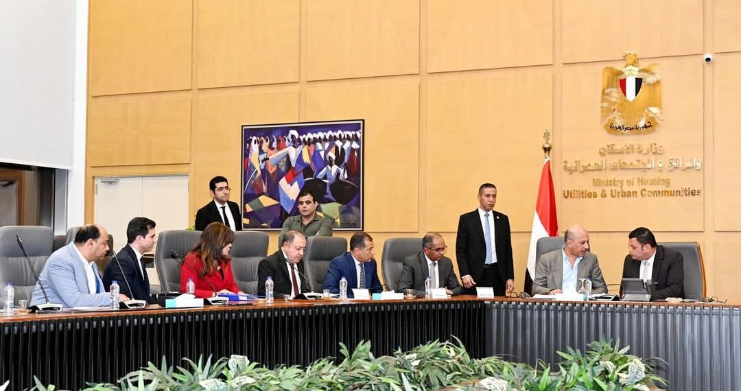 وزير الإسكان يعقد اجتماعه الدوري مع أعضاء البرلمان 
