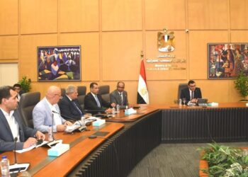 وزير الإسكان يتابع مشروعات حياة كريمة بالأقصر والفيوم وكفر الشيخ