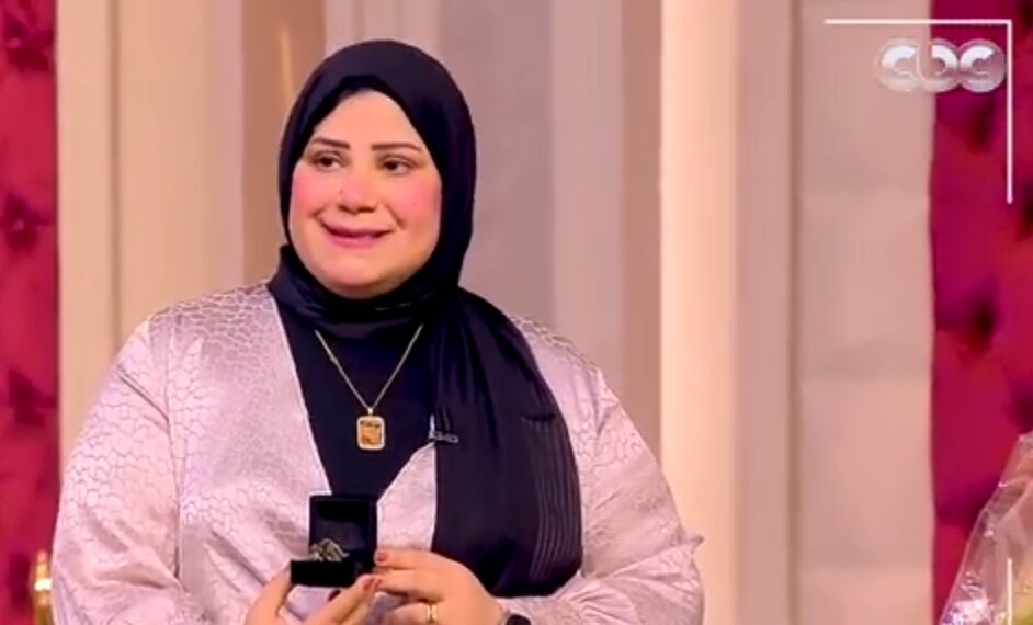 تبرعت بالورث والسيارة لإسعاد الأيتام ورأت الرسول في المنام.. ريهام مصطفى تحصل على قلاده ذهبية