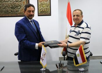 عمرو الكباريتي يوقع عقود اتفاقية مشروع لوجستي جديد في العاشر من رمضان