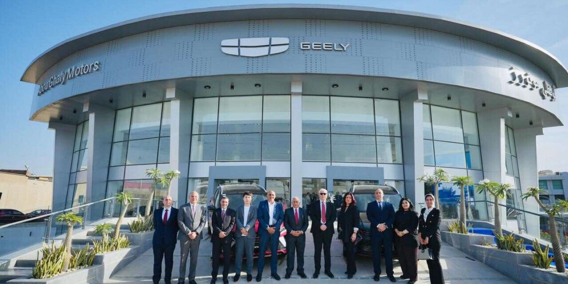 البنك الأهلي المصري يوقع بروتوكولا لتوريد وتسليم سيارات جيلي