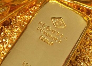 تراجع الدولار يدعم قفزة الذهب عند 3320 دولاراً .. تفاصيل