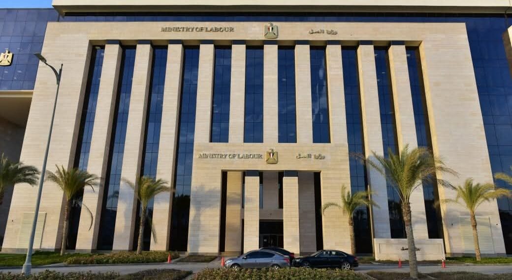 تحذير جديد من وزارة العمل بشأن خدماتها.. تفاصيل