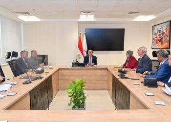 وزير الري يلتقي عددًا من أعضاء مجلسى النواب والشيوخ