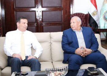 وزير الزراعة يبحث مع محافظ الوادي الجديد ملفات التعاون المشترك