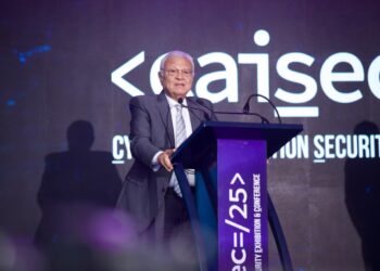 CAISEC’25 يكرم المهندس عاطف حلمي وزير الاتصالات وتكنولوجيا المعلومات الأسبق خلال فعالياته