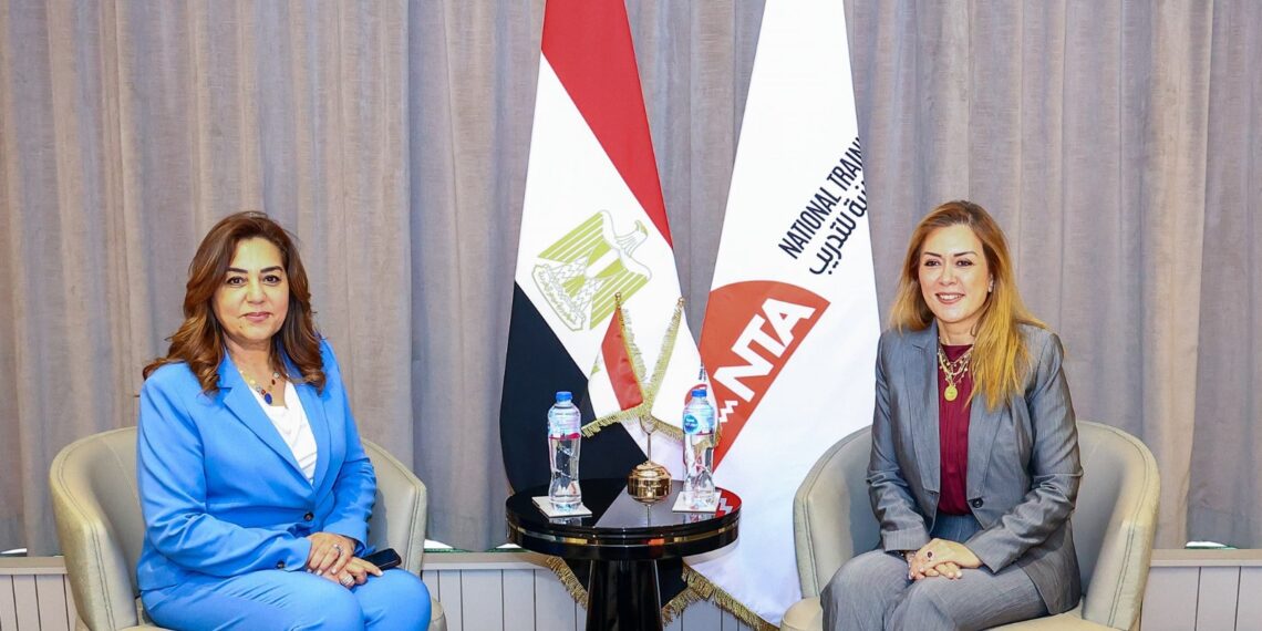 وزيرة التنمية المحلية تشارك في المقابلات الشخصية لبرنامج المرأة تقود