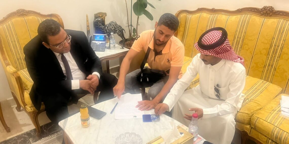 وزير العمل يعلن إنهاء أزمة عمال مصريين مع صاحب عمل سعودي