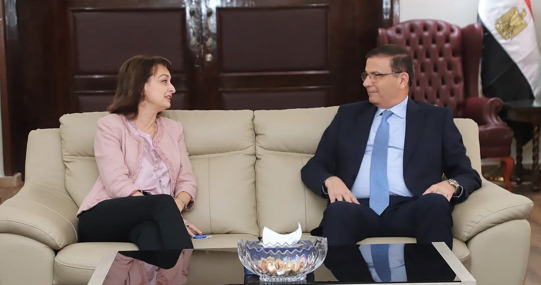 وزير الزراعة يبحث مع سفيرة رومانيا بالقاهرة تعزيز التعاون المشترك في مجال الاستثمار الزراعي