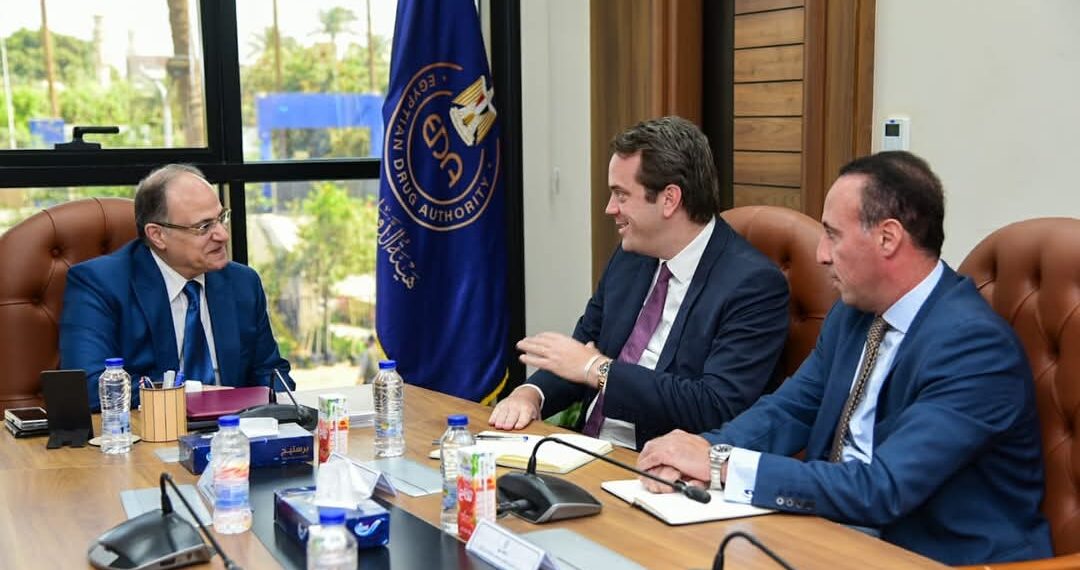 رئيس هيئة الدواء يلتقي وفد شركة سانوفي لبحث سبل تعزيز التعاون المشترك