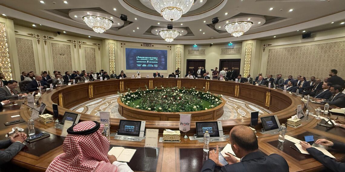 تكريم الدكتور محمد شلبي على إسهاماته في قطاع التطوير العقاري خلال المائدة المستديرة لـ« Ethmar»