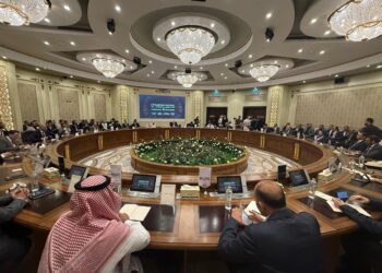 تكريم الدكتور محمد شلبي على إسهاماته في قطاع التطوير العقاري خلال المائدة المستديرة لـ« Ethmar»