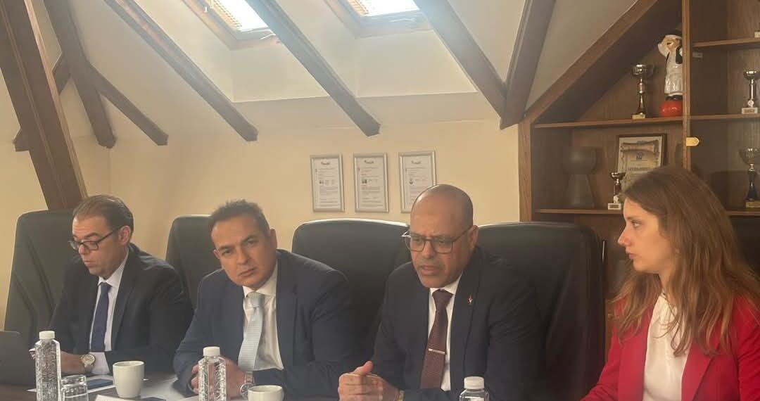 وزير العمل يواصل لقاءته في صربيا ويعقد اجتماعًا مع مدير هيئة التوظيف الوطني الصربية