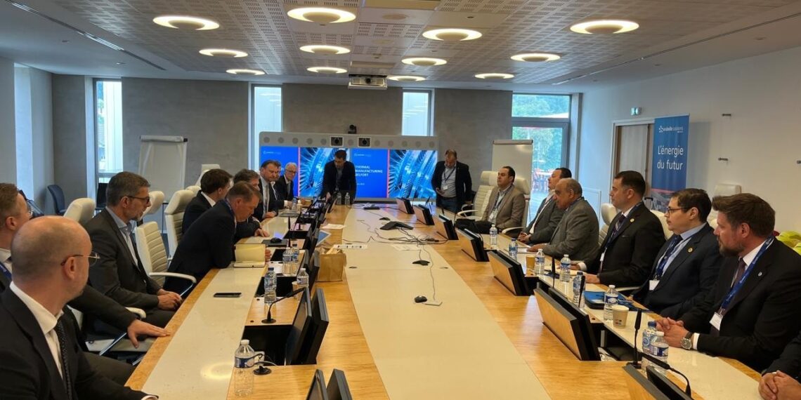 وزير الكهرباء يتفقد مصانع توربينات محطة الضبعة النووية بفرنسا