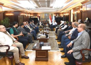 وزير الإسكان ومحافظ الإسكندرية يعقدان اجتماعًا لمتابعة ملفات العمل والمشروعات المشتركة