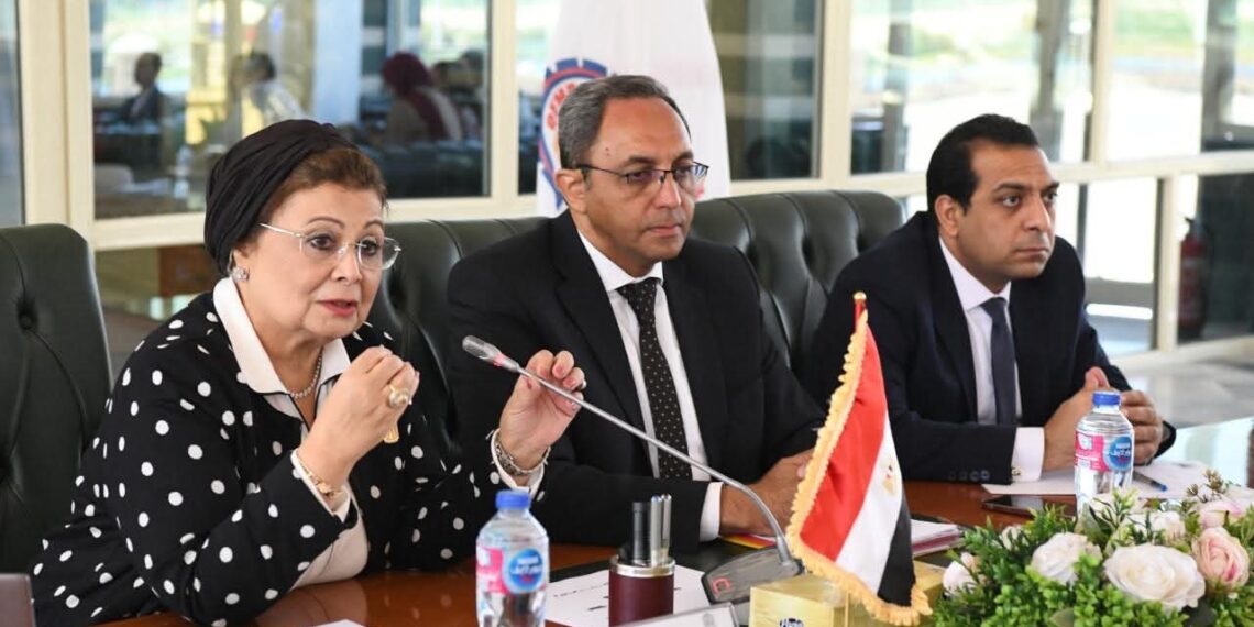 نائب وزير الصحة تجري زيارة ميدانية موسعة بمحافظة قنا