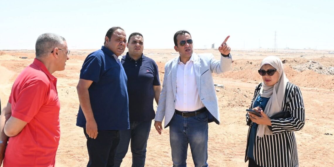 وزير الإسكان يتفقد مشروعات المرافق و ديارنا في العاشر من رمضان