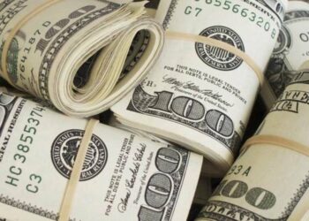 استقرار الدولار أمام الجنيه في 10 بنوك مع بداية تعاملات الأربعاء