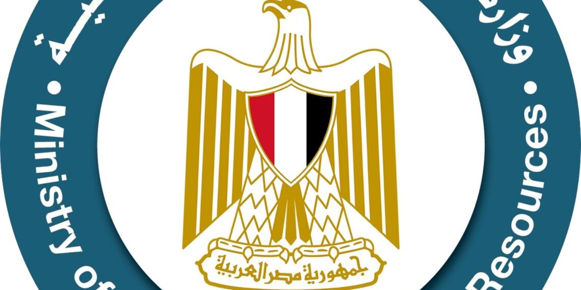 انهيار حفار متقادم بخليج السويس دون خسائر بشرية أو أضرار بيئية