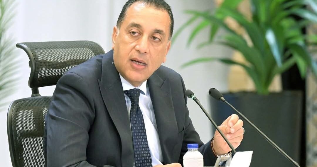 رئيس الوزراء يتفقد استعدادات البنية التحتية لاستيراد الغاز بالسخنة