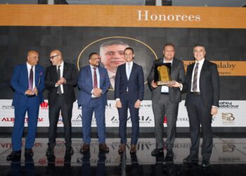 تكريم الدكتور مدحت شلبي رئيس شركة «الصفوة للتطوير العمراني SUD» كأكبر مطور عقاري في الدلتا