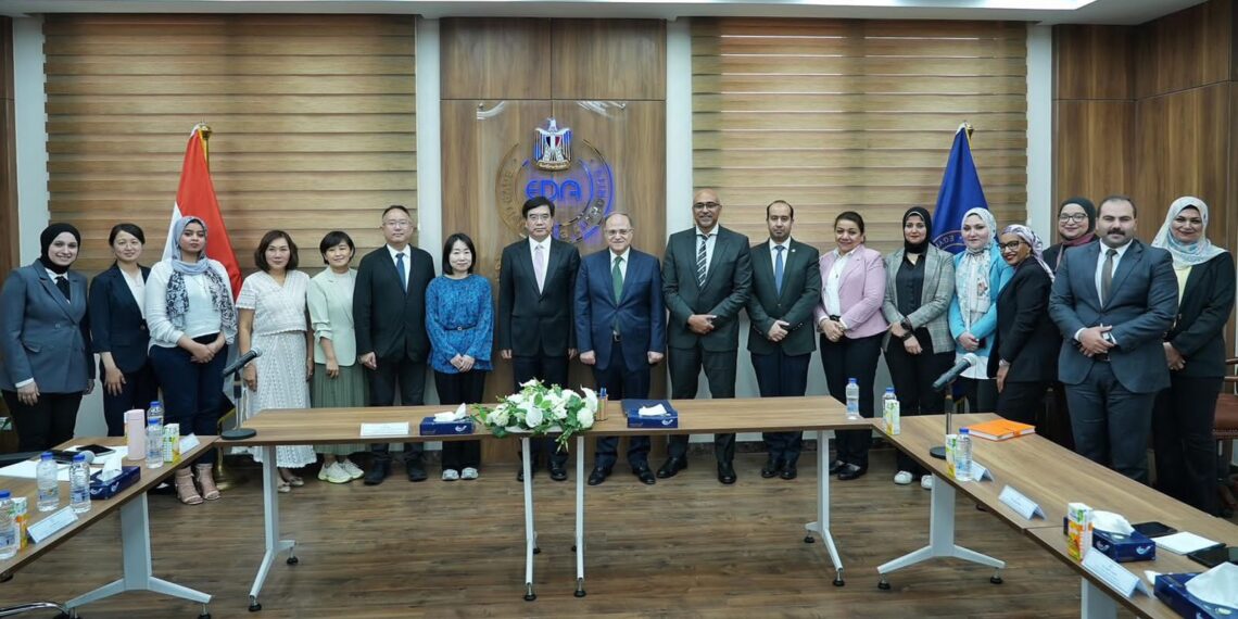 مباحثات لتعزيز التعاون في تطوير صناعة المستلزمات الطبية على المستوى العالمي