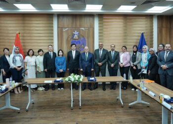 مباحثات لتعزيز التعاون في تطوير صناعة المستلزمات الطبية على المستوى العالمي