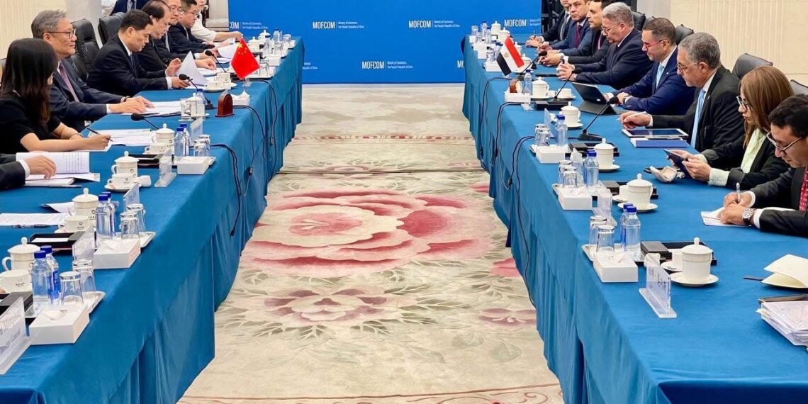 مباحثات لتنظيم منتدى الترويج للاستثمار في مصر خلال الفترة المقبلة