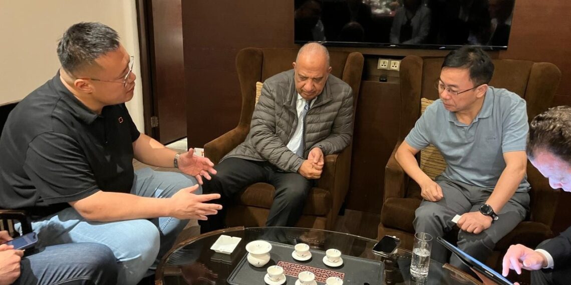 وزير الكهرباء يبحث مع “SUNGROW” الصينية توطين صناعة بطاريات تخزين الطاقة