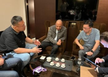 وزير الكهرباء يبحث مع “SUNGROW” الصينية توطين صناعة بطاريات تخزين الطاقة