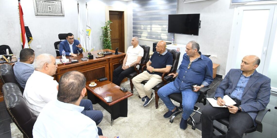 وزير الإسكان يعقد اجتماعًا لمتابعة مشروعات مركز مارينا العلمين السياحي