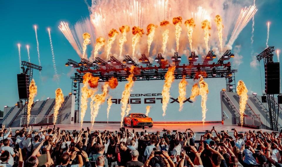 مرسيدس-AMG تكشف عن CONCEPT AMG GT XX في احتفال صاخب بمسقط رأسها