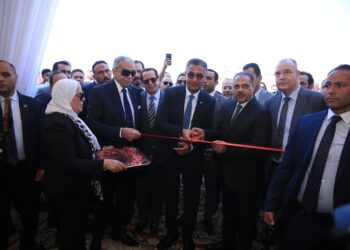 وزير التموين ومحافظ الشرقية يفتتحان سوق اليوم الواحد بالعاشر من رمضان