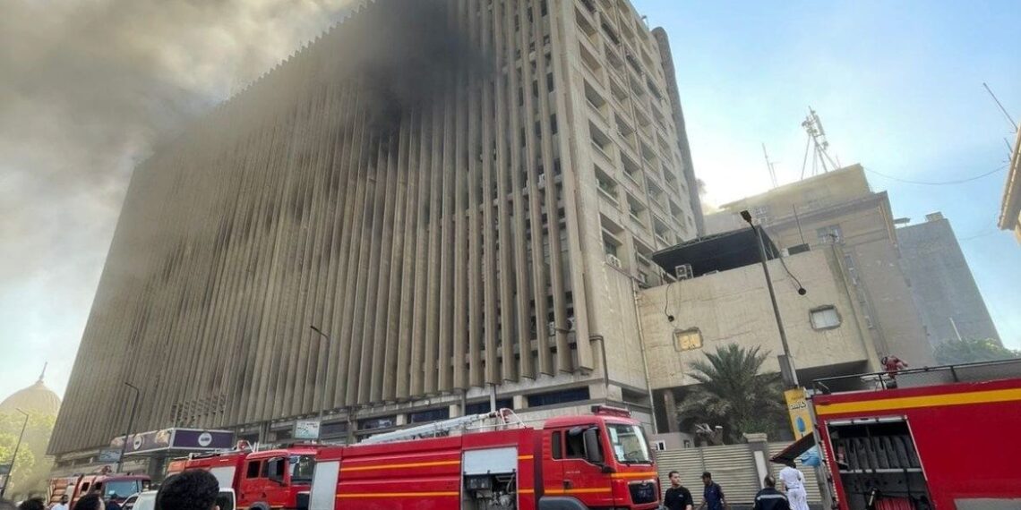 نيران رمسيس تربك البنوك والاتصالات والطيران وتوقف البورصة