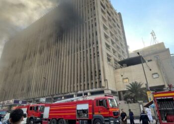 نيران رمسيس تربك البنوك والاتصالات والطيران وتوقف البورصة