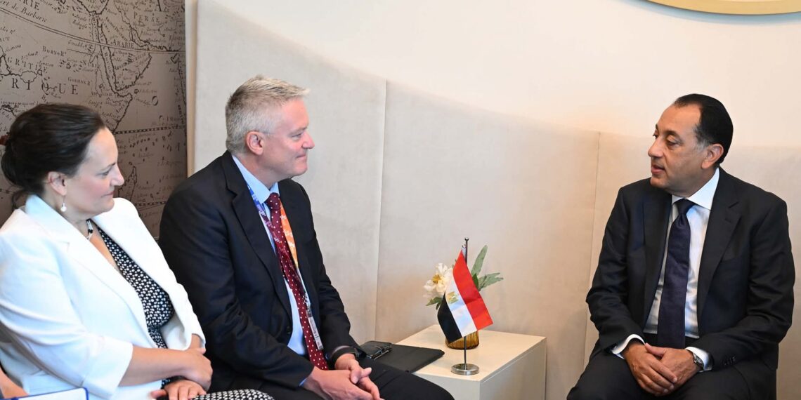 رئيس الوزراء يلتقي الأمين العام لمنظمة التعاون الاقتصادي والتنمية