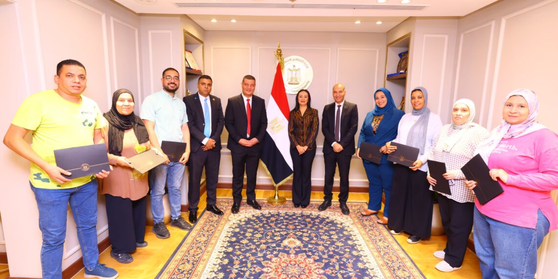 وزيرة التضامن تكرم الوحدة المركزية للجمعيات الأهلية 