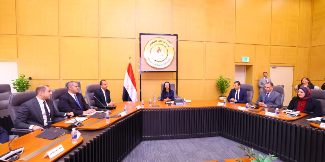 وزيرة التضامن تترأس اجتماع اللجنة العليا للأسر البديلة الكافلة