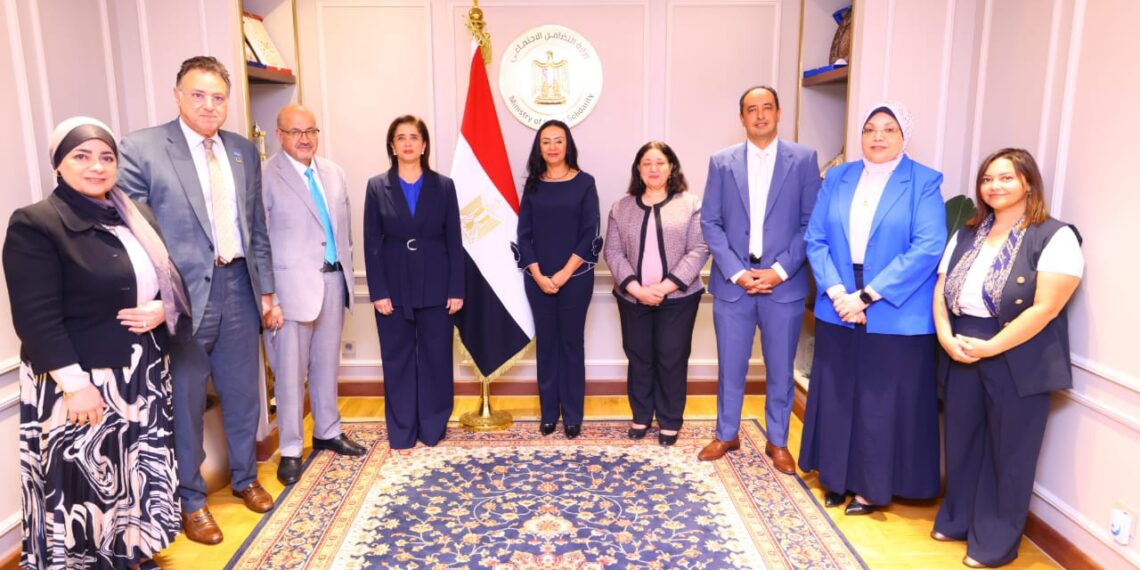 وزيرة التضامن تستقبل المدير الإقليمي لمنظمة الصحة العالمية لشرق المتوسط