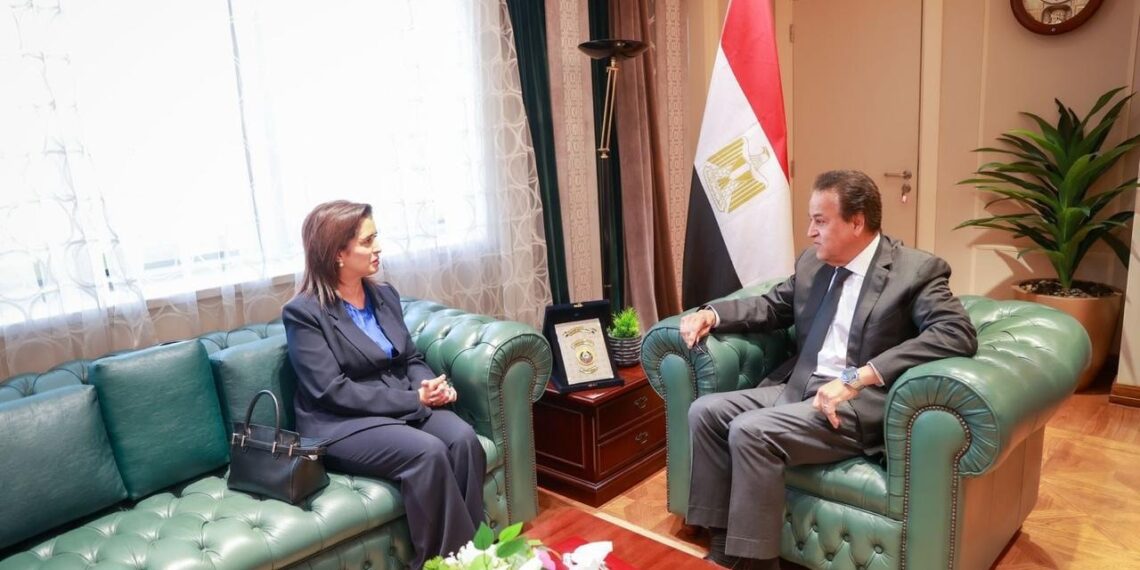 وزير الصحة يبحث مع المدير الإقليمي لمنظمة الصحة العالمية تعزيز التعاون الصحي