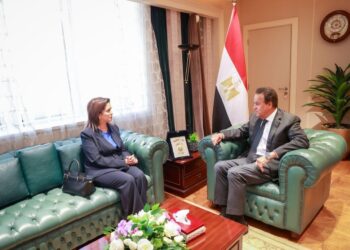 وزير الصحة يبحث مع المدير الإقليمي لمنظمة الصحة العالمية تعزيز التعاون الصحي