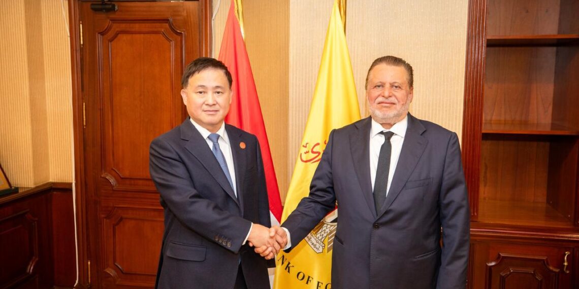 محافظ المركزي يستقبل نظيره الصيني ويشهدان توقيع 3 مذكرات للتعاون المشترك