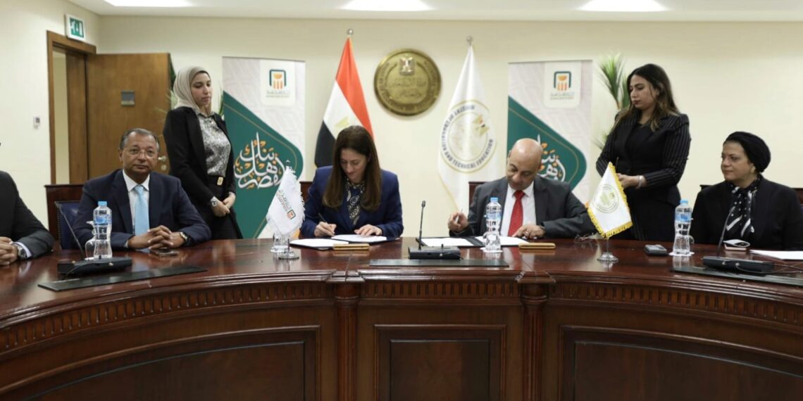 البنك الأهلي المصري يوقع بروتوكول تعاون مع وزارة التربية والتعليم