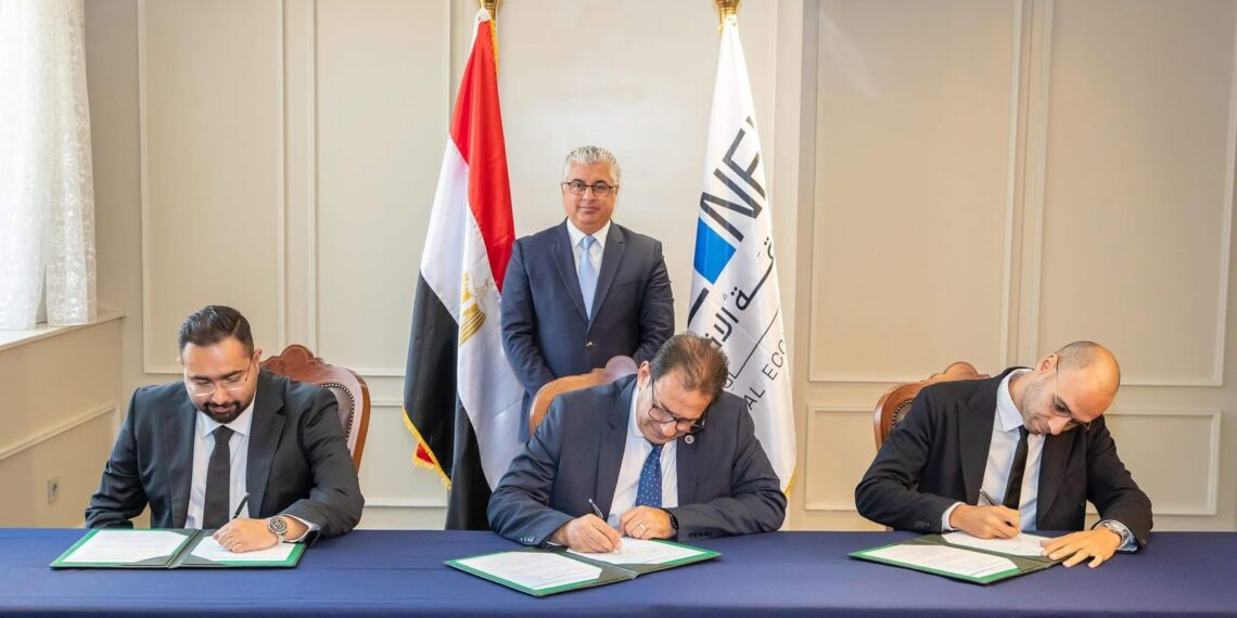 “اقتصادية قناة السويس” تشهد توقيع عقد توسعات شركة النيل لإعادة تدوير البلاستيك