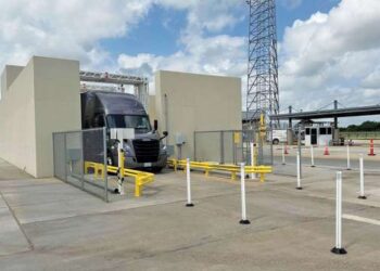 خبراء دوليون: فوضى التشريعات تعزز انتشار السوق السوداء والتجارة غير المشروعة