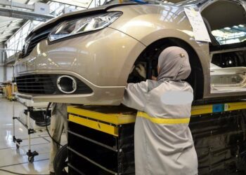 وكالة فيتش: مصر أصبحت سوقًا أكثر جاذبية لتجميع السيارات