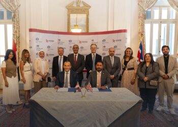 بروتوكول تعاون بين رواد الهندسة الحديثة وهيئة تمويل الصادرات البريطانية